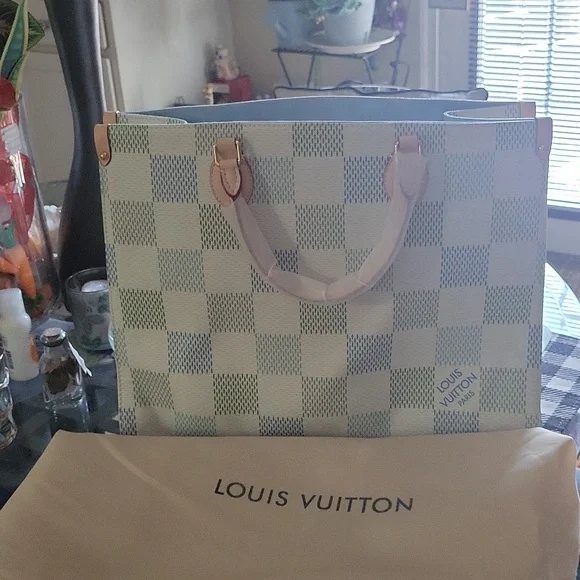 Designer bag gorgeous large tote and shoulder dust cover ✨️ ♥️sold out last one - Picture 1 of 7